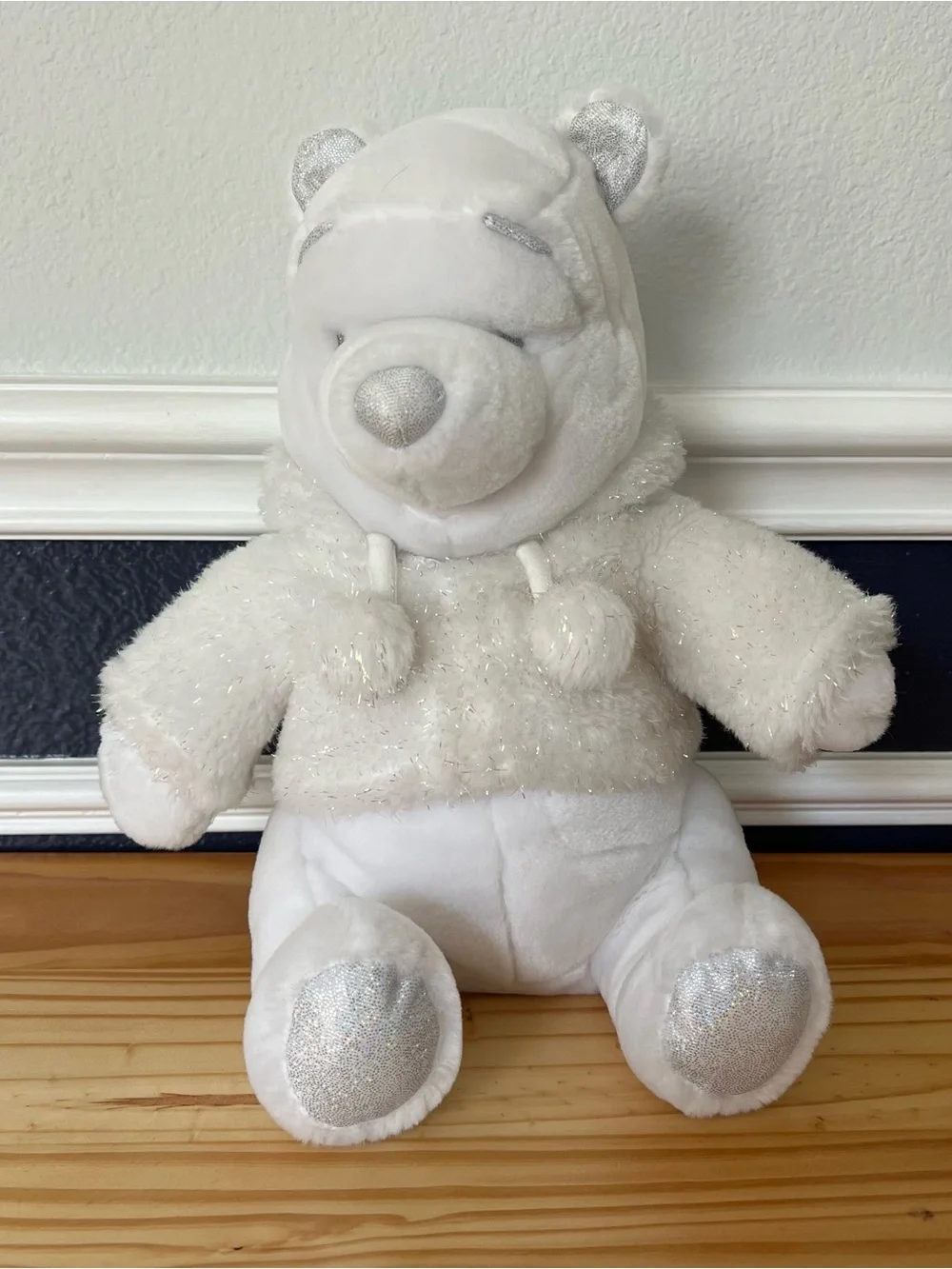 Disney Store Exclusive Winnie the Pooh Snowflake Pals All White Christmas Winter